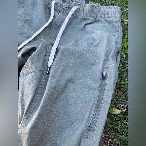 vuori ripstop army green cargo joggers - Picture 9 of 13